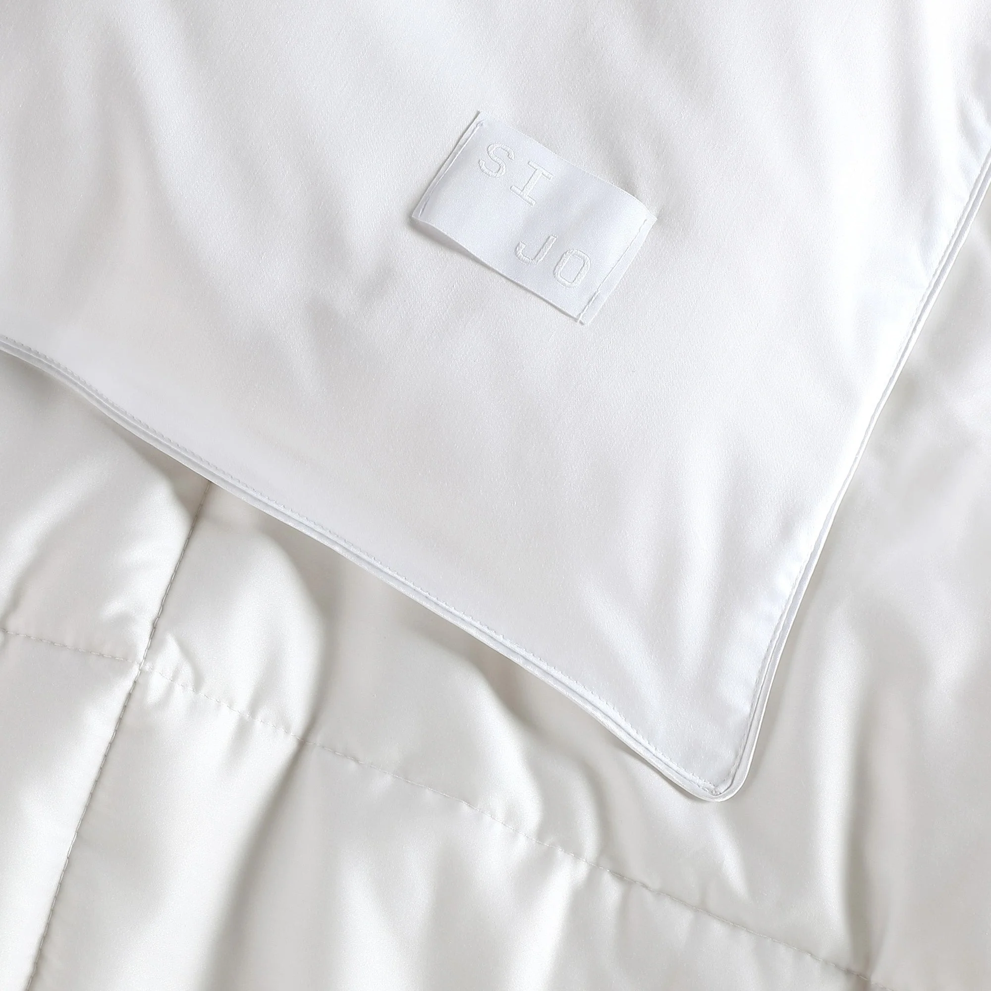 AiryWeight Cooling Eucalyptus Comforter - Image 3
