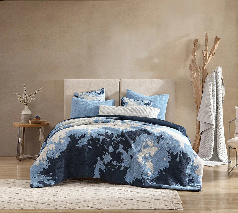 Double Snug Pixel Comforter - Image 11