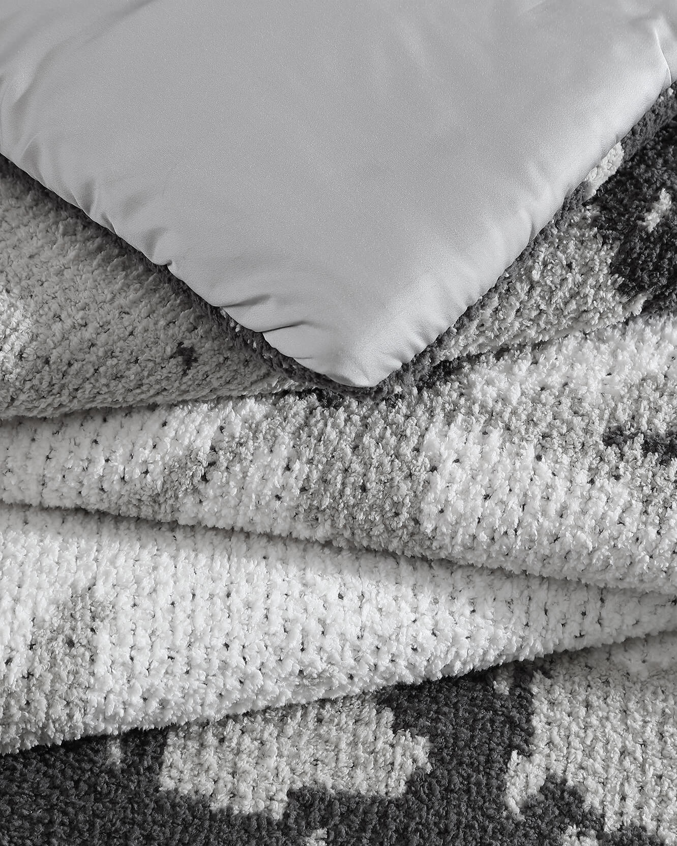 Double Snug Pixel Comforter - Image 6