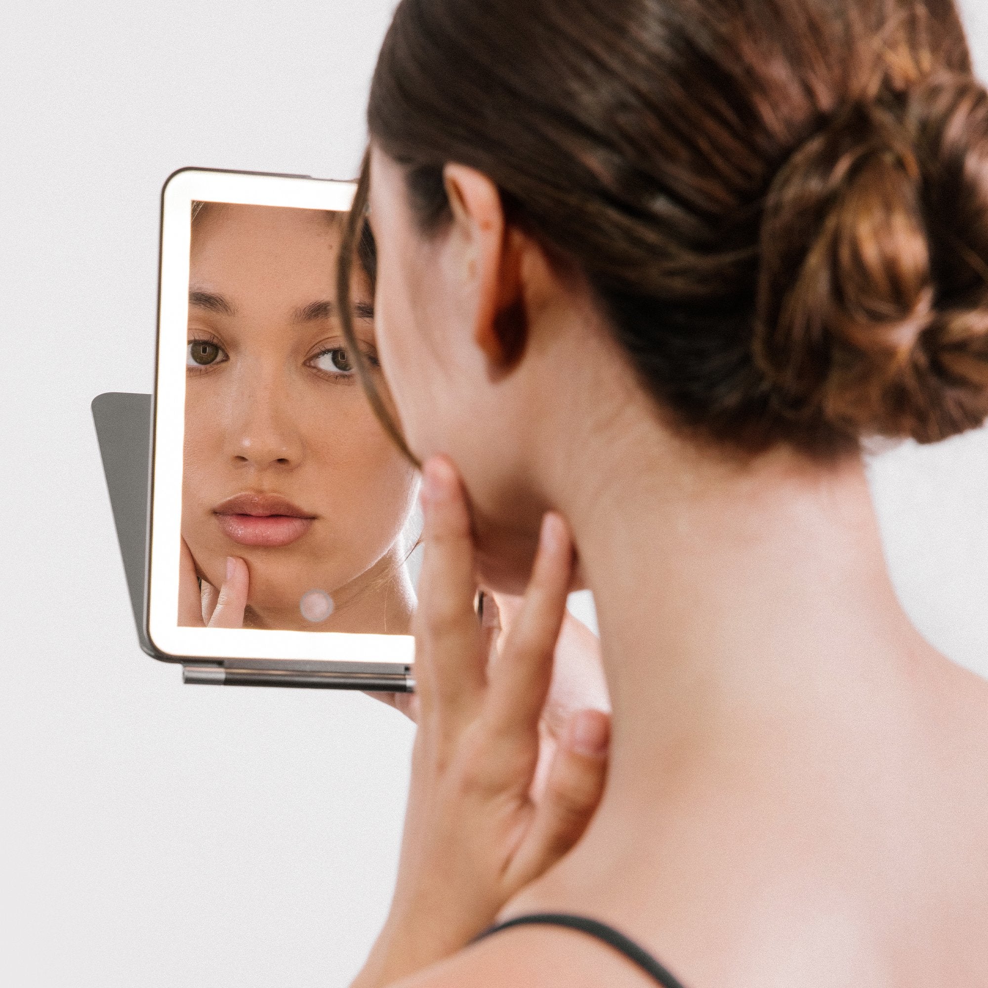 Mini Pose | LED Mirror On The Go. by Vanity Planet - Image 3