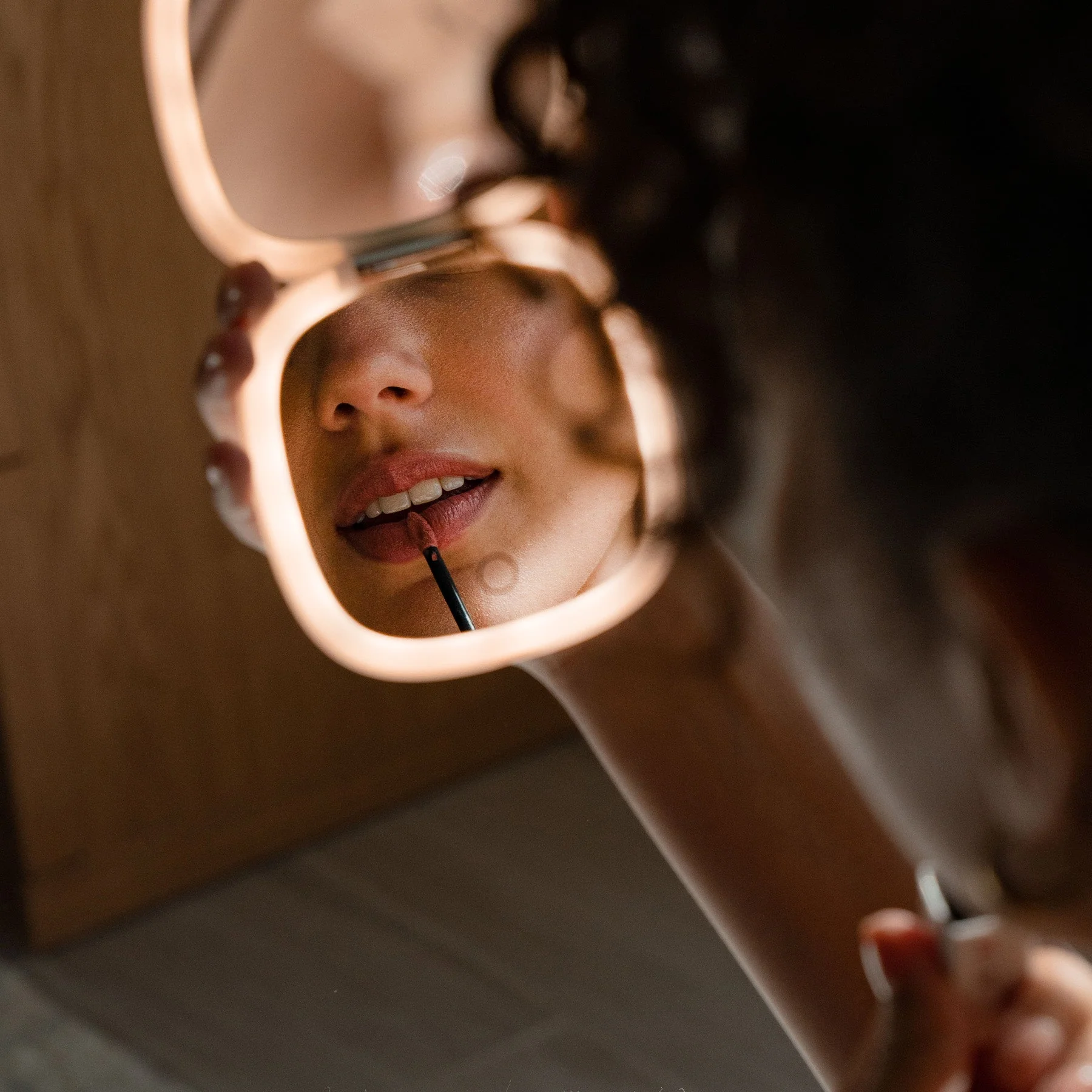 Moda | LED Compact Mirror by Vanity Planet - Image 11