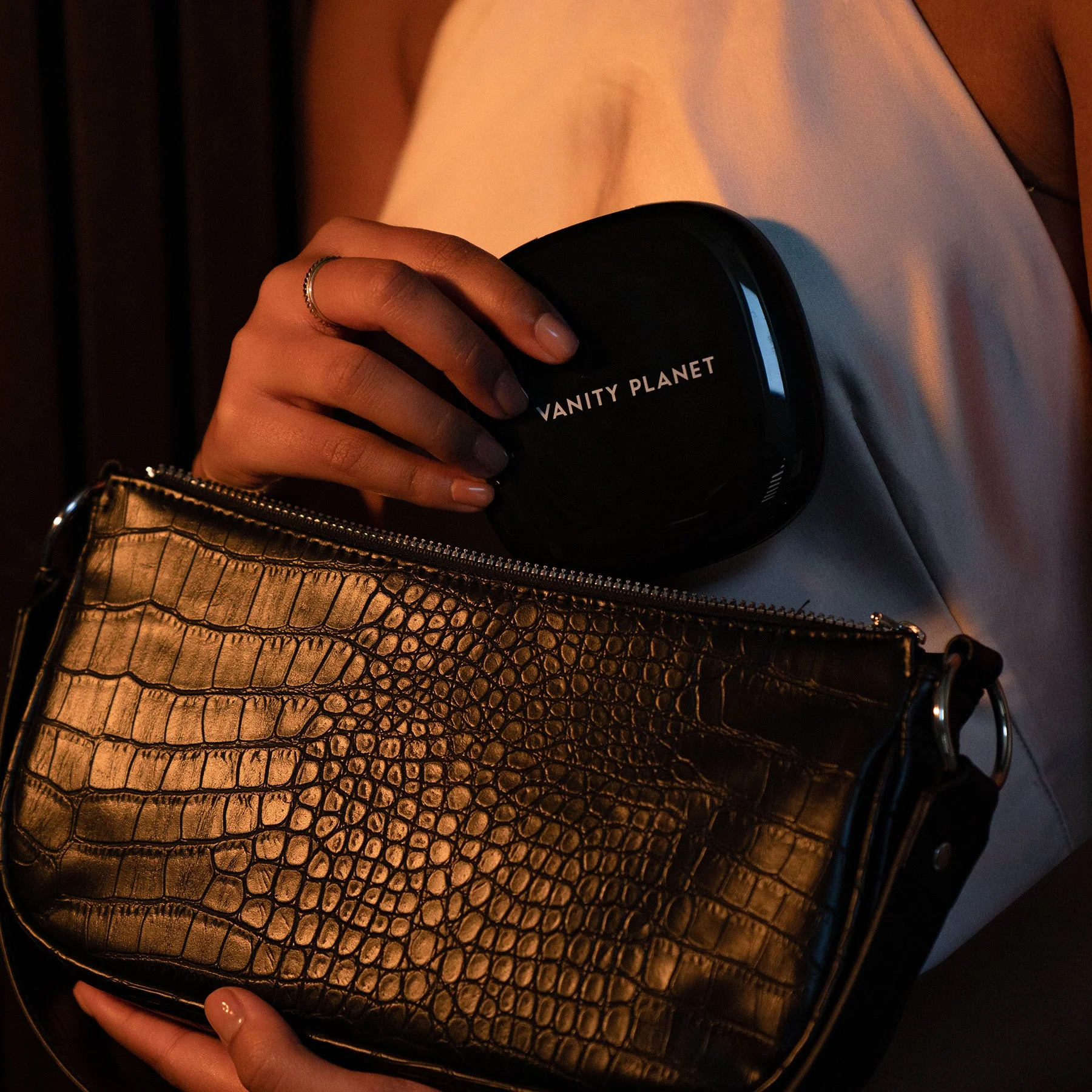 Moda | LED Compact Mirror by Vanity Planet - Image 4