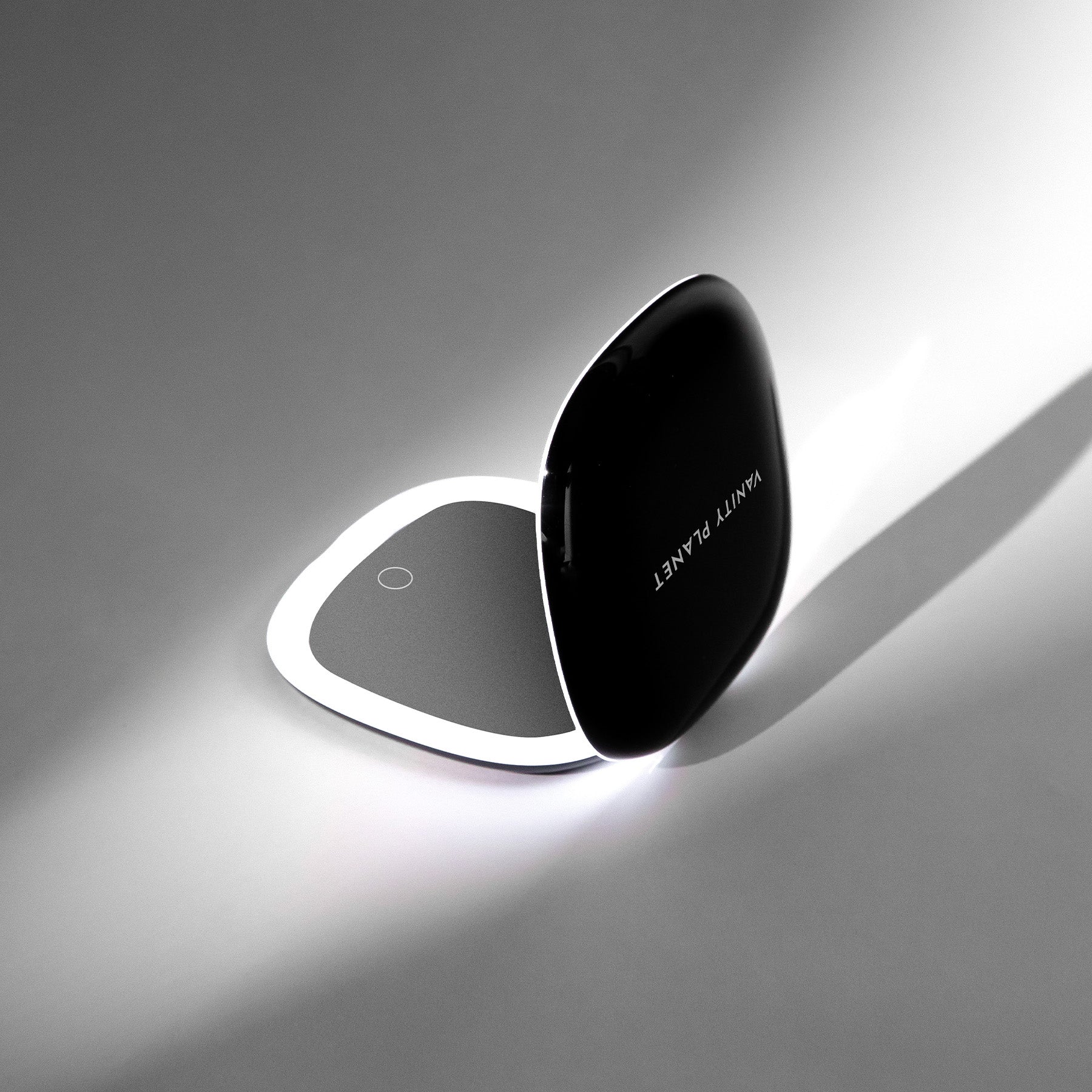 Moda | LED Compact Mirror by Vanity Planet - Image 9