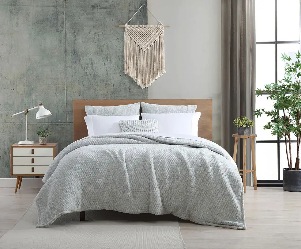 Snug Crystal Weighted Blanket - Image 13