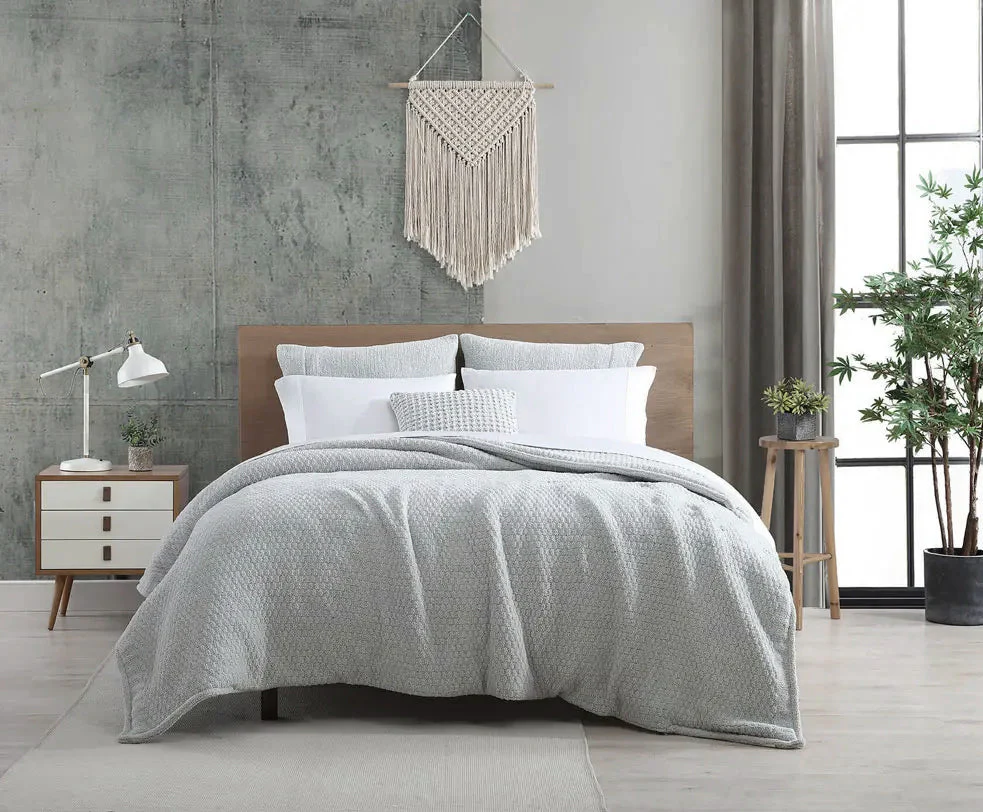 Snug Crystal Weighted Blanket - Image 18
