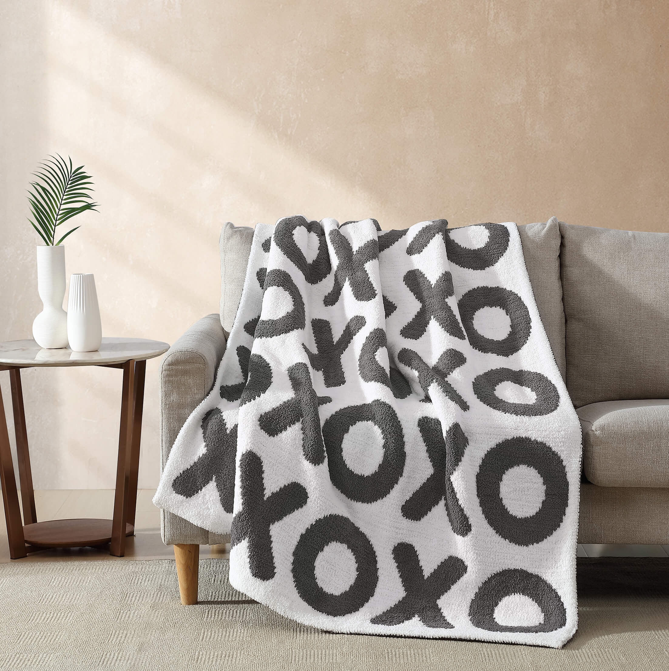 XOXO Throw - Image 13